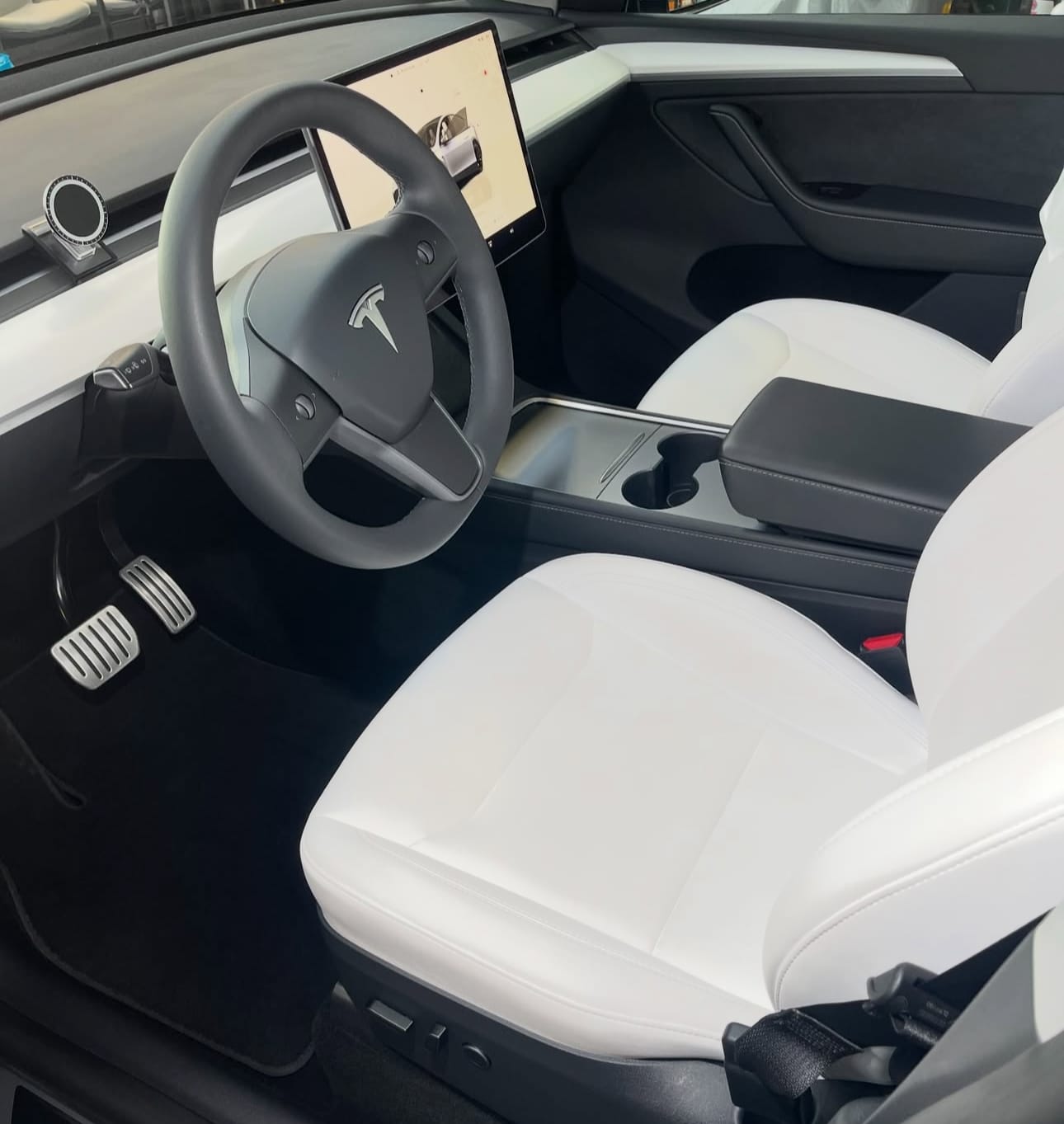 Nettoyage intérieur complet Tesla Model 3 — sièges blancs immaculés