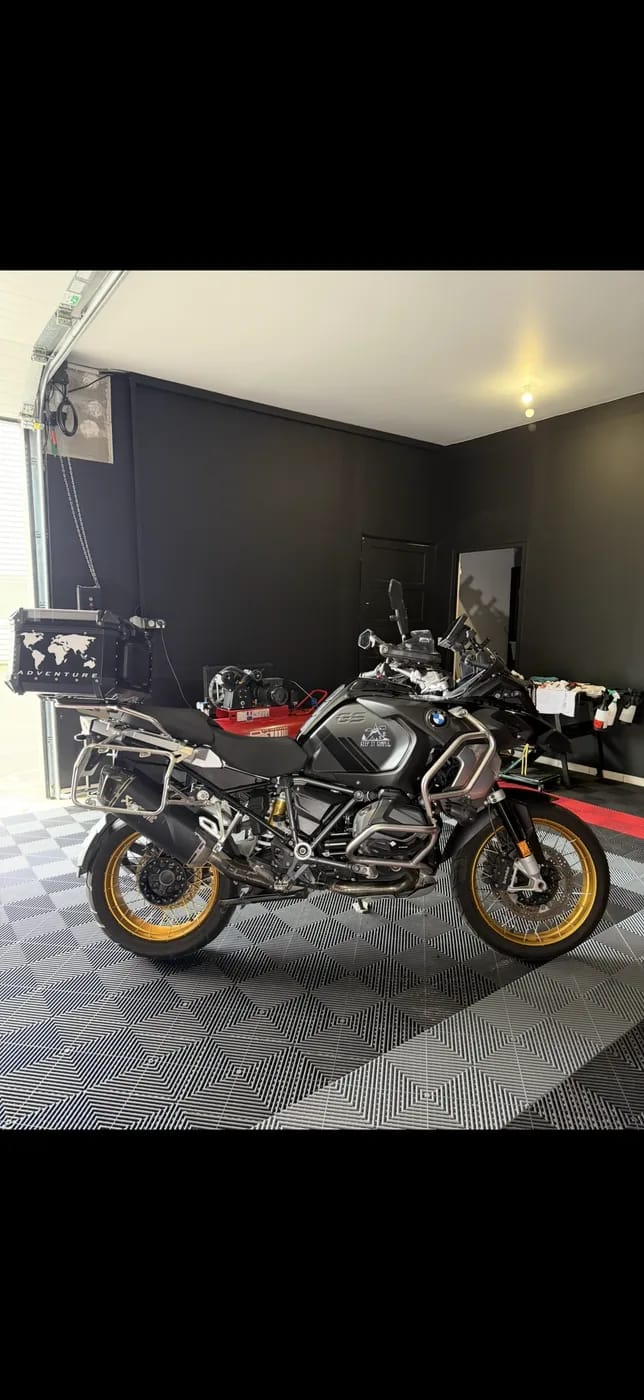 BMW R1250 GS Adventure — Detailing complet moto — Initial Detailing, atelier de Sadirac près de Bordeaux