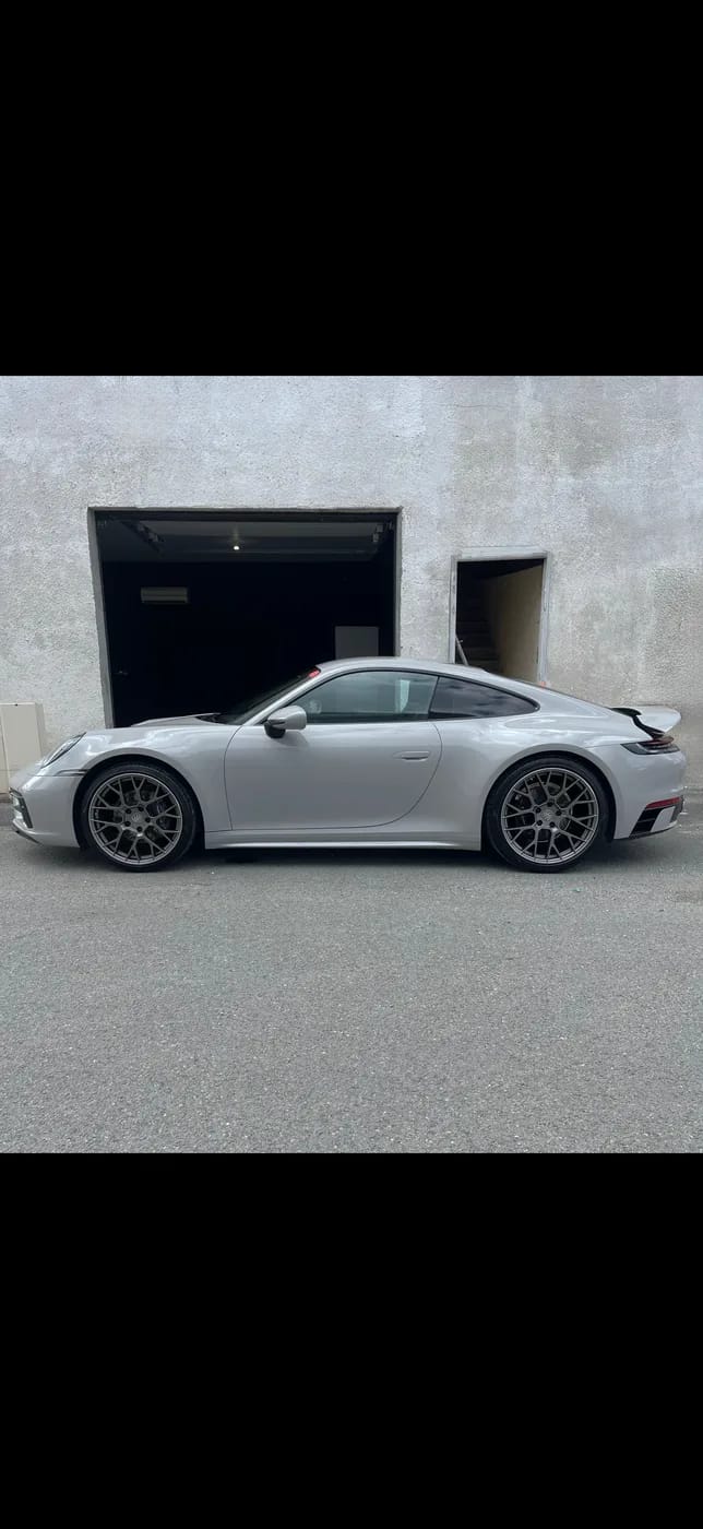 Porsche 911 (992) — Polissage + protection ceramique — Initial Detailing, atelier de Sadirac près de Bordeaux