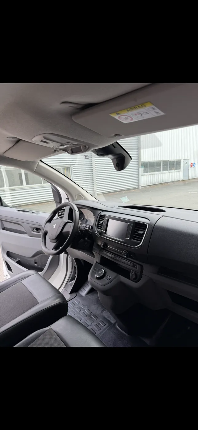 Tableau de bord utilitaire avant et apres nettoyage - apres