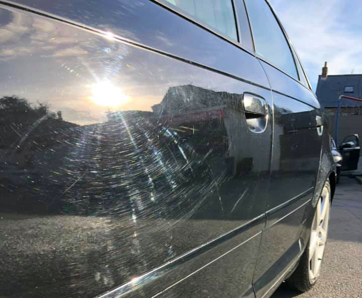 Lavage aux rouleaux : Pourquoi votre voiture vous déteste ?